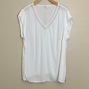 DR2 White Embellished Lace V-Neck Blouse